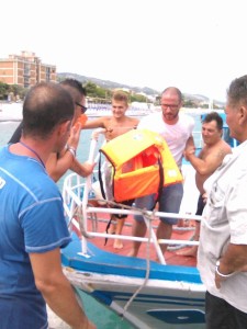I naufraghi scendono al Pontile di Treb.